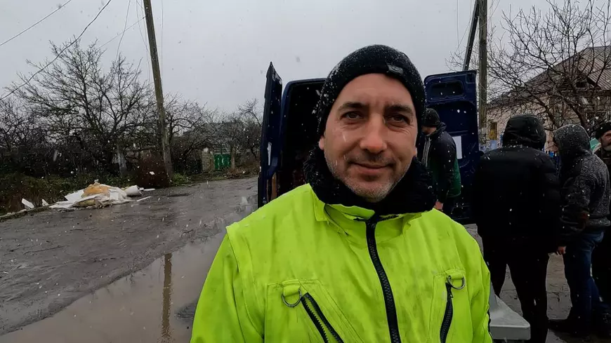 CORESPONDENȚĂ DIN HERSON, orașul bombardat în continuare de ruși. La drum, alături de românul care le-a dus cadouri și ajutoare de Crăciun celor de aici