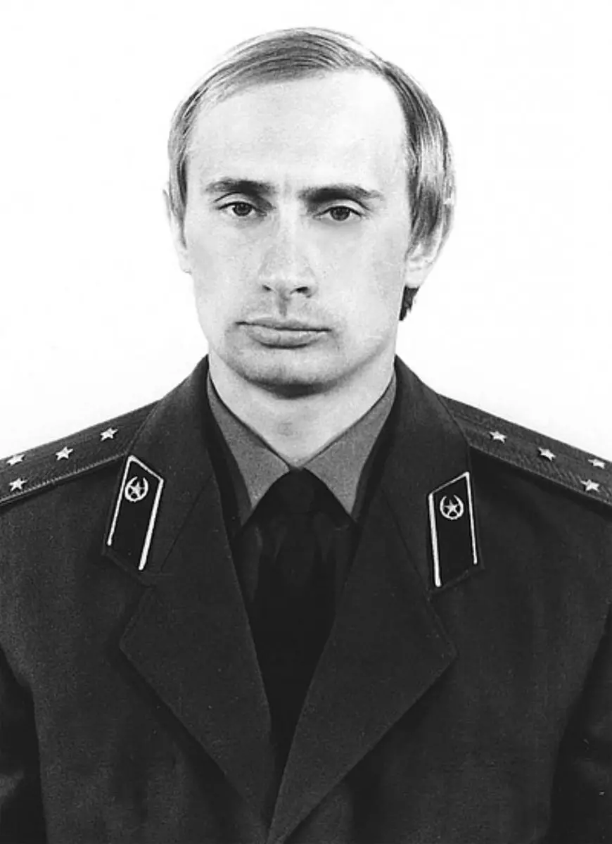 Ce făcea Vladimir Putin la 23 de ani, ca ofițer KGB
