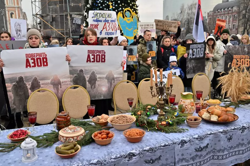 Crăciunul în vreme de război: ucrainenii i-au cerut lui Moș Crăciun sobe și haine groase. „N-avem lumină, nici căldură”