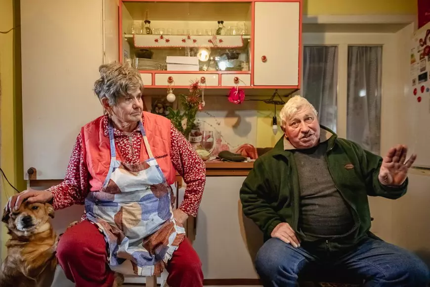 Cum arată Sărbătorile sfârșitului de an într-un sat majoritar maghiar din Covasna: „Degeaba ne văităm, pensia tot mică rămâne”