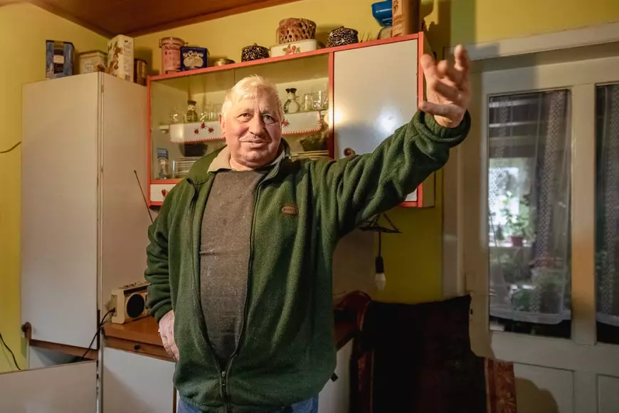 Cum arată Sărbătorile sfârșitului de an într-un sat majoritar maghiar din Covasna: „Degeaba ne văităm, pensia tot mică rămâne”
