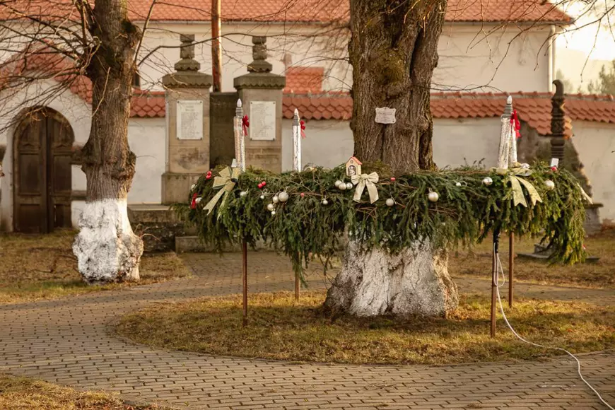 Cum arată Sărbătorile sfârșitului de an într-un sat majoritar maghiar din Covasna: „Degeaba ne văităm, pensia tot mică rămâne”