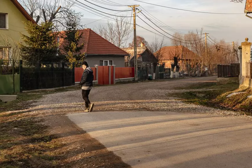 Cum arată Sărbătorile sfârșitului de an într-un sat majoritar maghiar din Covasna: „Degeaba ne văităm, pensia tot mică rămâne”