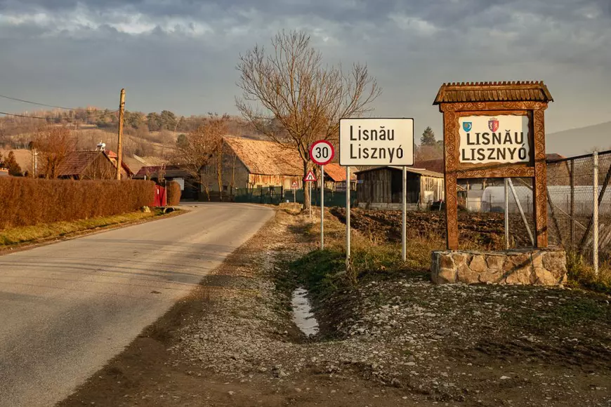 Cum arată Sărbătorile sfârșitului de an într-un sat majoritar maghiar din Covasna: „Degeaba ne văităm, pensia tot mică rămâne”