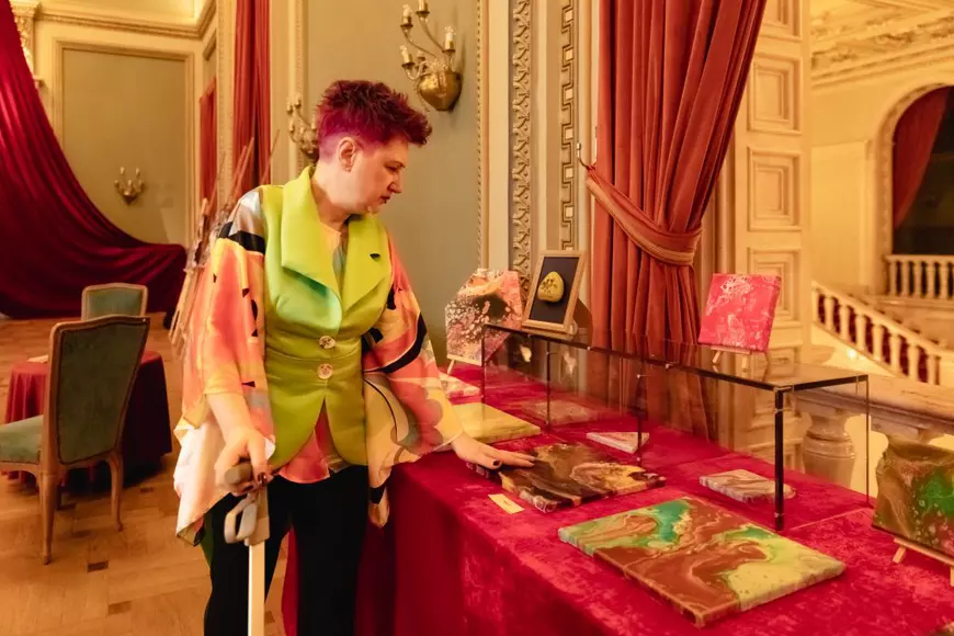 Picturile unei paciente cu scleroză multiplă arată cum se simte boala pentru cei care suferă de ea: „Este neputința noastră de a ne exprima în cuvinte”