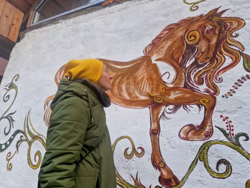 REPORTAJ. Problemele unui antreprenor întors acasă: „Cei de la ISU m-au întrebat: «Dar plan de evacuare cădere meteoriți aveţi?» Glumeau sau nu?”