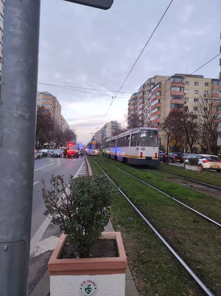 Accident grav pe Calea Rahovei. O fetiță de 10 ani a fost lovită de un tramvai