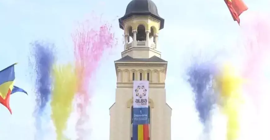 Spectacol tricolor pe cer la Alba Iulia. Premierul Ciucă participă la parada militară