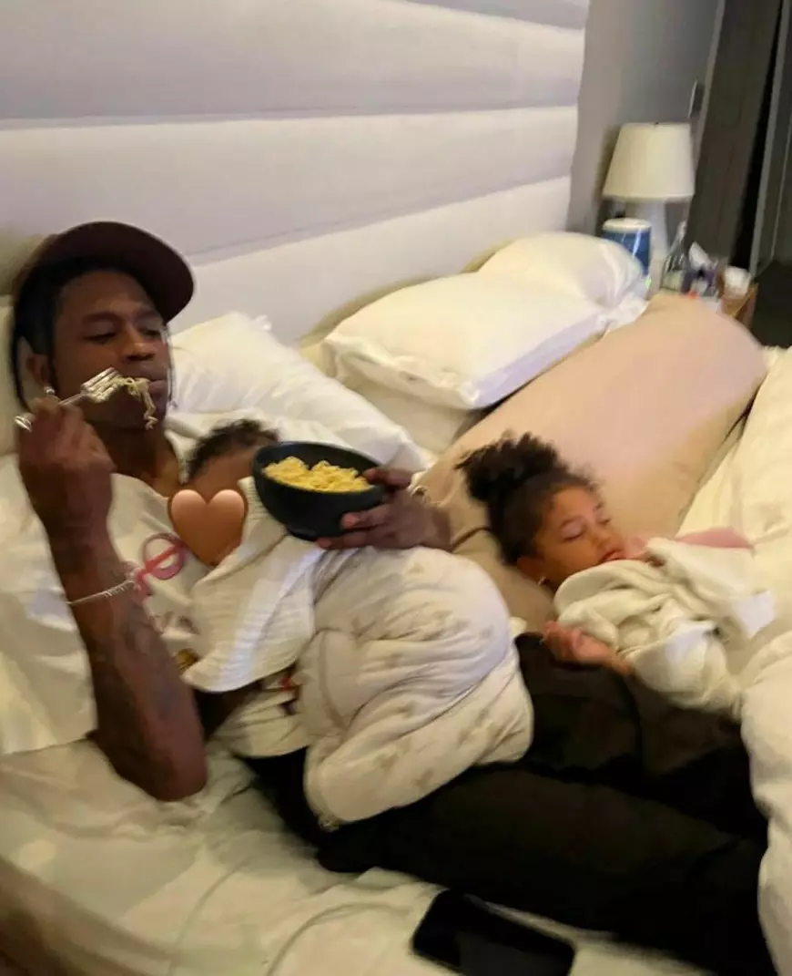 Primele imagini cu băiețelul lui Kylie Jenner și al lui Travis Scott. Ce nume i-au ales: „Nu-l mai cheamă Wolf”