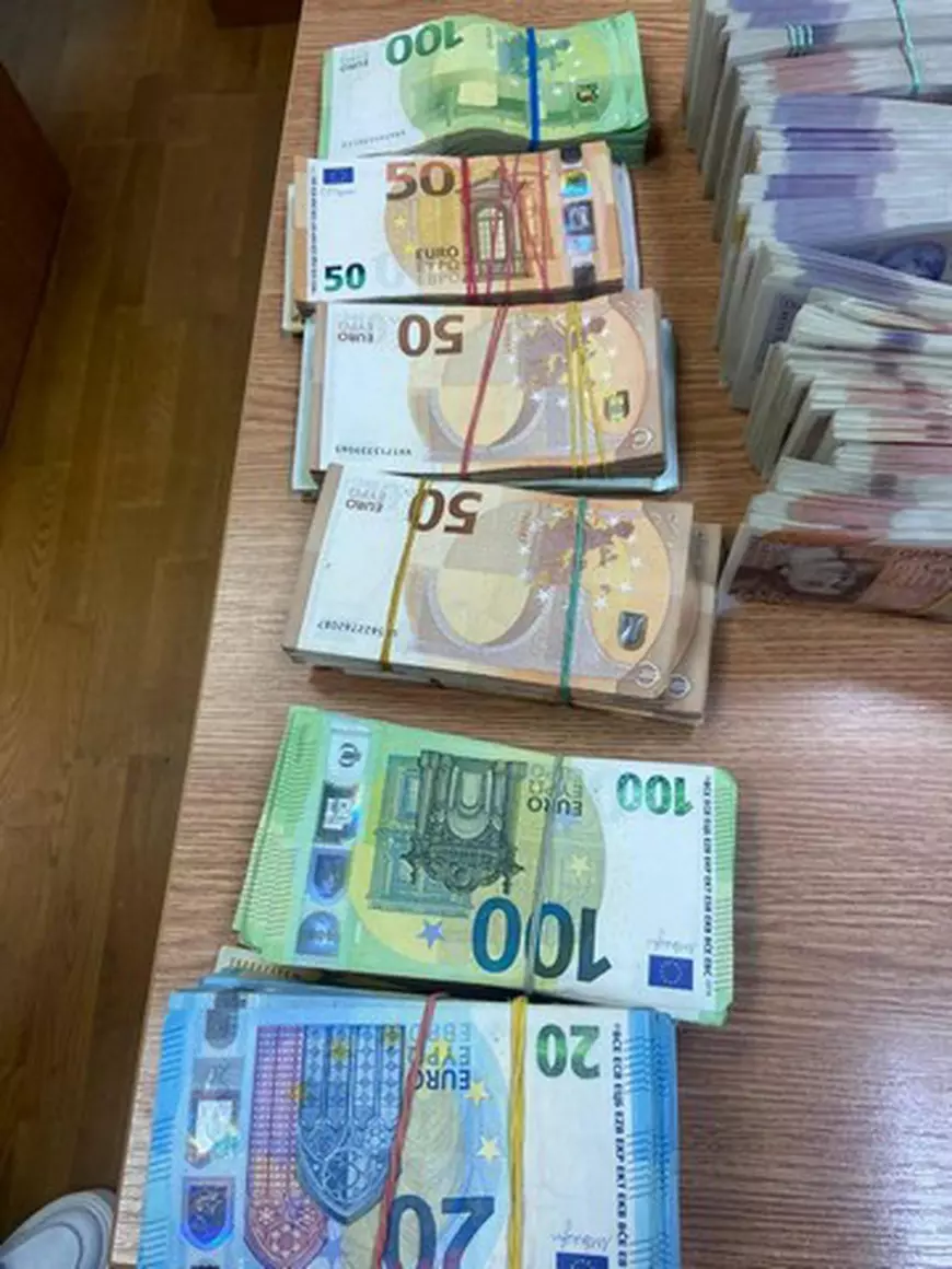 Averea cu care o ucraineancă a intrat în România pe la Siret. Mașina pe care o conducea a fost oprită la 700 de metri de vamă