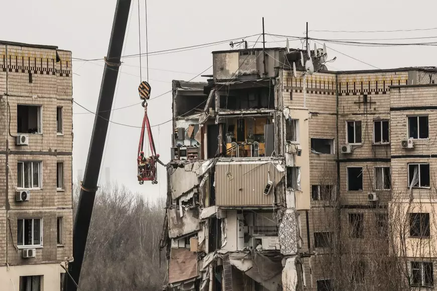 „Ne-a rămas de la el doar un șorț”. Destinul tragic al lui Maksym, adolescentul ucis de ruși în blocul morții din Dnipro. Părinții săi plecaseră de acasă