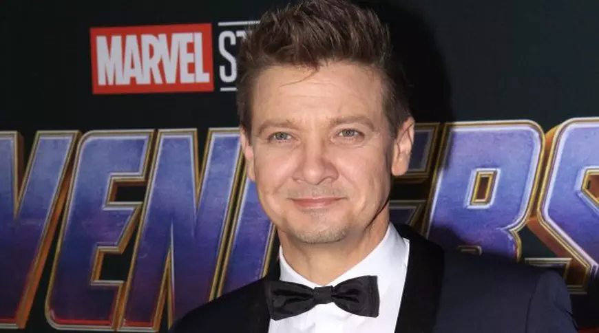 Jeremy Renner a trecut prin două operații, după accidentul suferit în timp ce folosea un plug de zăpadă. Actorul e la ATI