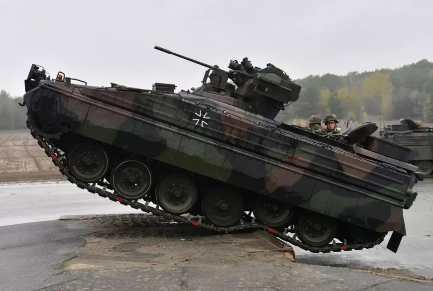Ce oferă Ucrainei vehiculele de luptă donate de aliați, care sosesc la timp pentru ofensivele din primăvară. „Bradley nu e tanc, dar poate fi un ucigaș de tancuri”