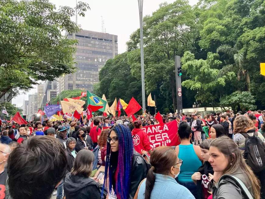 Doi români din Brazilia vorbesc pentru publicul Libertatea despre revoltele care au cuprins țara și protestatarii care au distrus clădiri guvernamentale