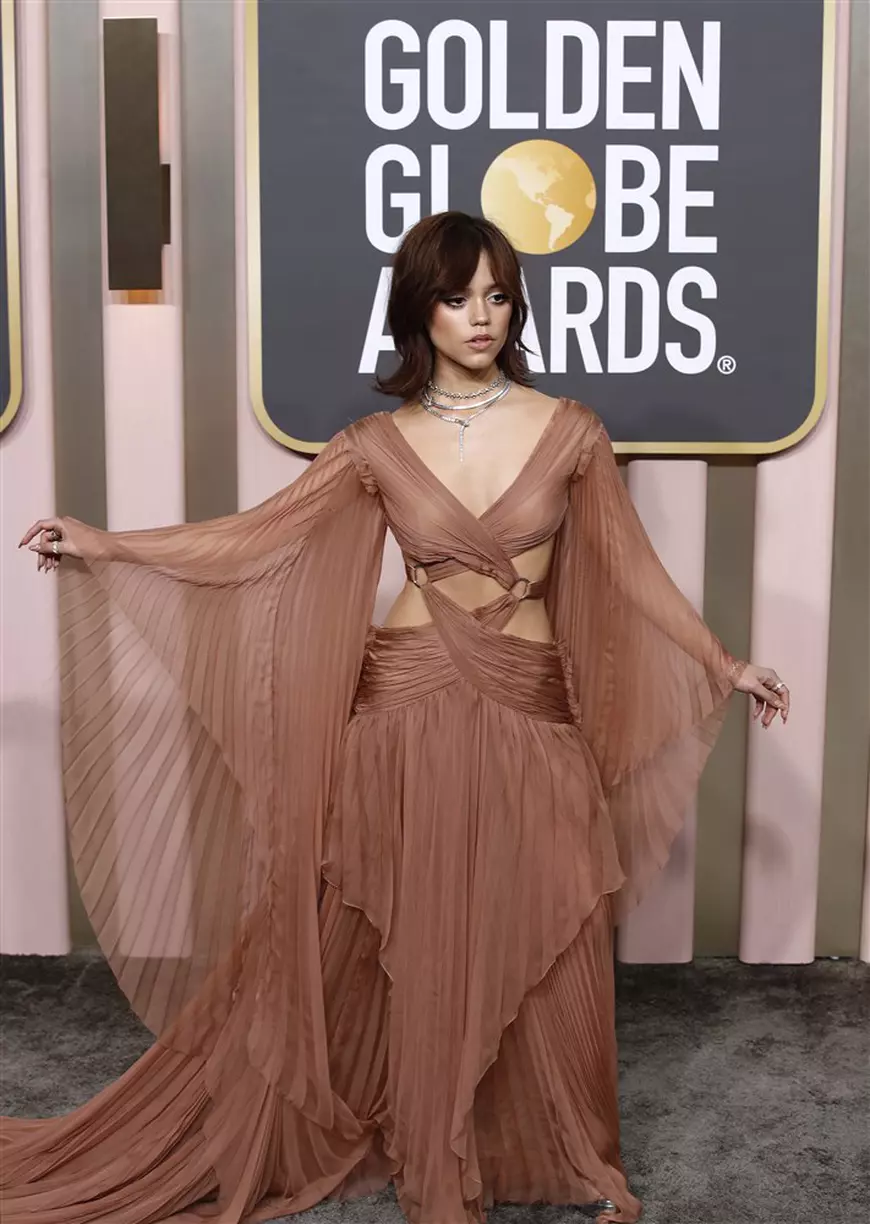 Vedete la Globurile de Aur 2023. Cum a apărut Jenna Ortega, cunoscută drept „Wednesday”