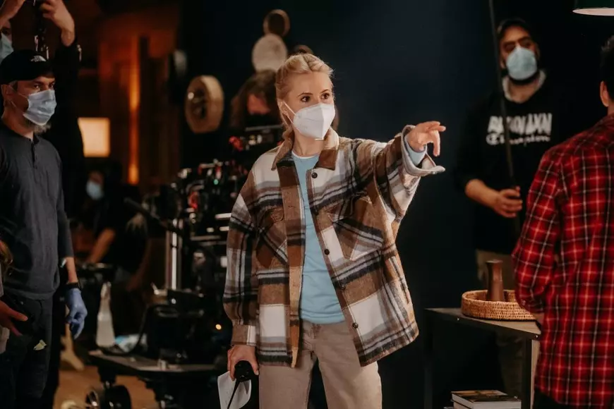 Interviu cu Cristina Jacob, regizoarea „The Perfect Escape”, care apare azi la cinema: „Dan Chișu a avut ideea inițială a acestui film și prima versiune de scenariu”