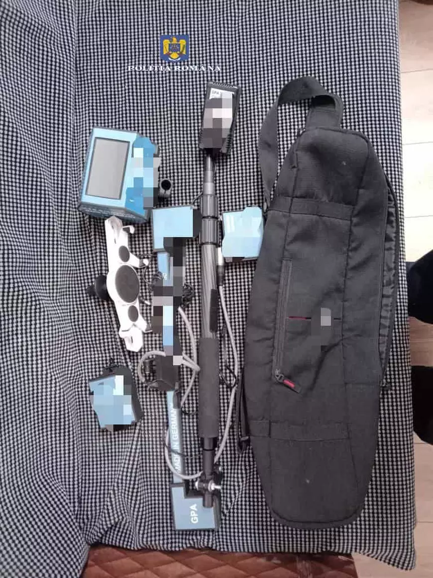 Căutători de comori, prinși în flagrant de polițiștii din Alba. Făceau săpături cu excavatorul