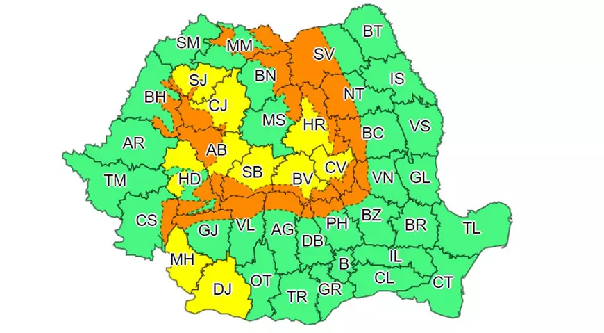 Cod portocaliu şi galben de vânt și viscol în mai multe judeţe. Meteorologii au actualizat prognoza