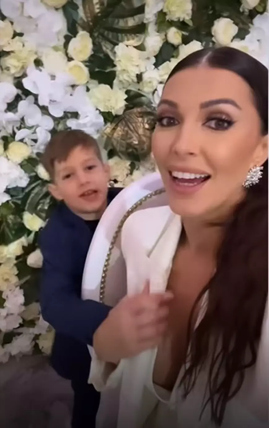 Ilinca Vandici a botezat un băiețel. Fanii i-au pus întrebări după ce Andrei Neacșu nu a apărut alături de ea: „Nașul unde este?”