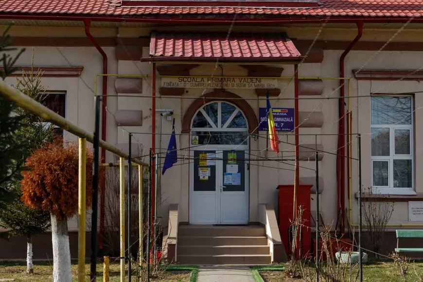 Școlile din Gorj afectate de cutremure: o clădire renovată acum zece ani urmează să fie demolată, o alta a avut-o elevă pe Ecaterina Teodoroiu