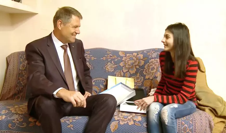 Povestea fetei căreia Klaus Iohannis i-a dăruit o tabletă de Crăciun, în 2014. Muncește de la 15 ani și visează să emigreze în Germania: „Pentru copii, spitale, școli”