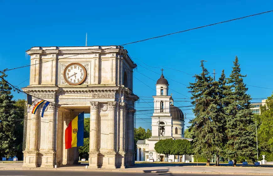 Destinaţii turistice pe care să le vizitezi în luna martie - Arcul de Triumf din Chişinău