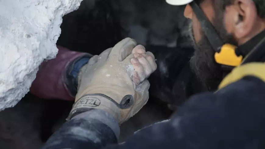 EXCLUSIV. Cinci sirieni vorbesc despre durerea și disperarea din țara lovită de cutremur și măcinată de război. „Singuri în fața dezastrului”