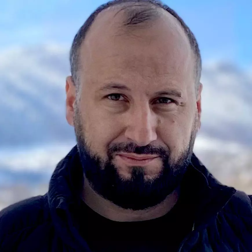 INVESTIGAȚIE. O achiziție fără licitație de aproape 150.000 de euro, câștigată de un fost angajat al SRI, a fost anulată, după ce Libertatea a cerut detalii. Au refăcut-o apoi din bucăți