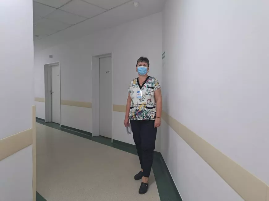 Unde se duc oamenii fără adăpost după ce sunt externați din spitale? Cazul unui bărbat care a trăit o lună la urgențe în București. Apoi a dispărut