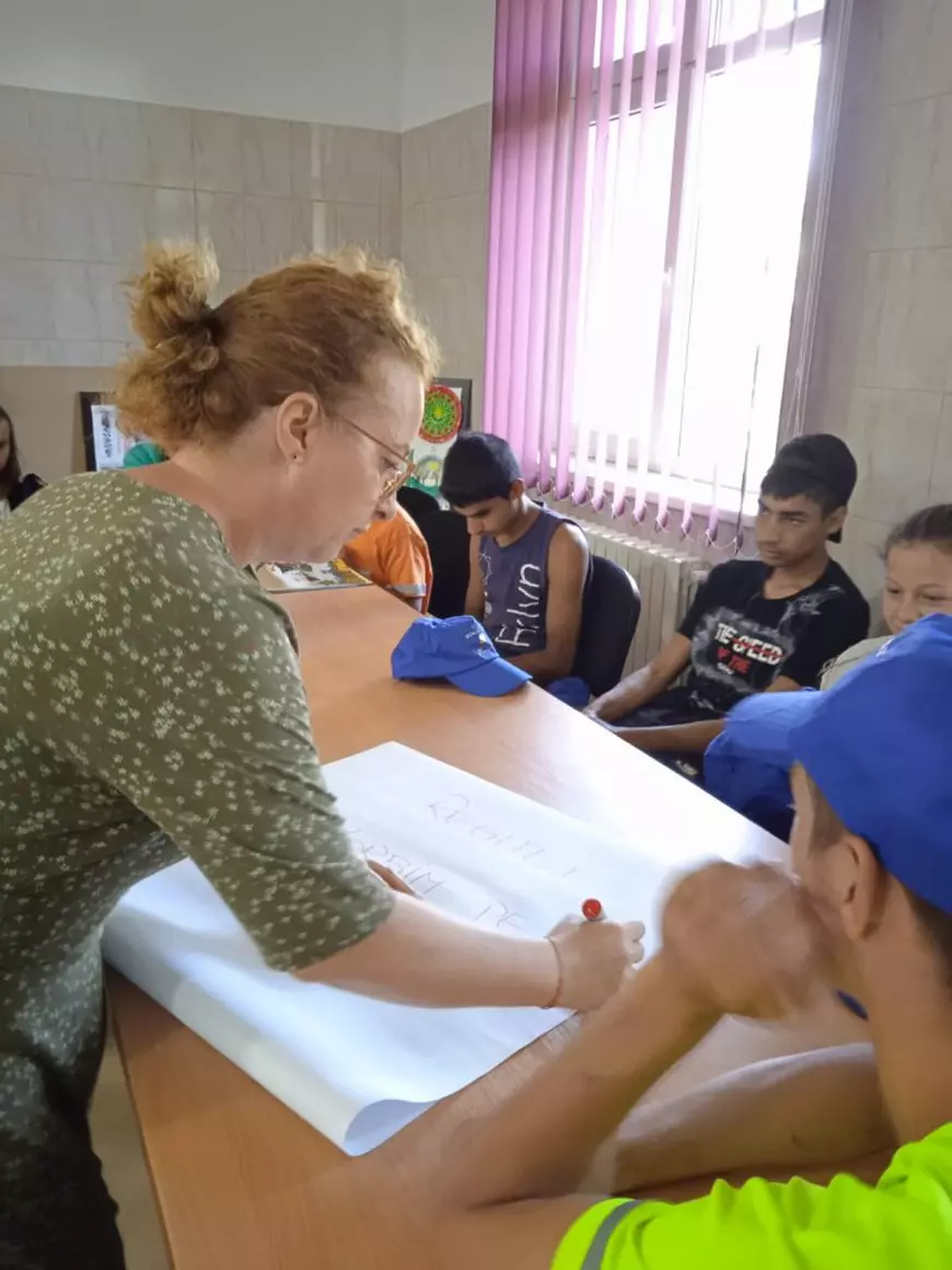 Profesoară din Cluj care de 20 de ani lucrează cu copii vulnerabili: „Școala românească nu e făcută pentru copii, ci pentru fală”