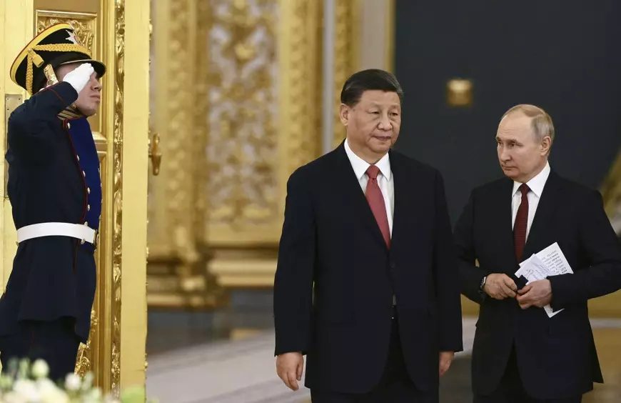 Xi îl susține pe Putin în conflictul cu Occidentul, dar ezită pe tema unui acord mult dorit de Rusia. Întâlnirea „a arătat cine e șeful”, spun analiștii