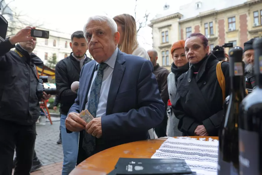 Târg de primăvară în curtea Ministerului Agriculturii. Petre Daea: „Îi îndemn pe toți să mănânce ce fac românii noștri”