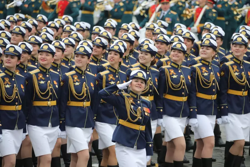 O femeie soldat din armata rusă vorbește despre abuzurile camarazilor: „Mi-au spus clar că voi fi «soția de câmp» a comandantului”