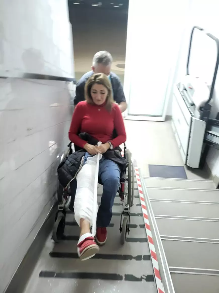 Bătaie între două membre PSD Cluj. Cele două se acuză reciproc: „Mi-a dat cu picioarele în burtă” și „Eu m-am ales cu piciorul în ghips"