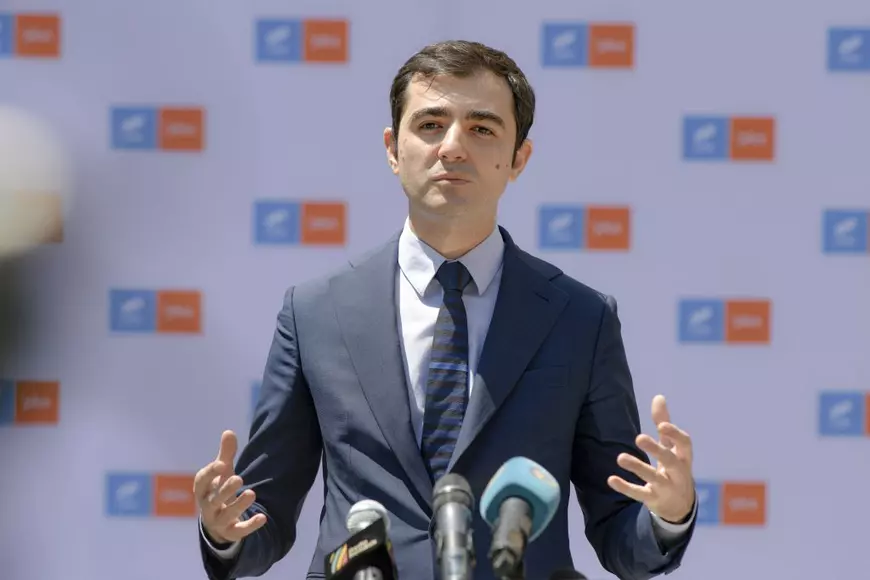 INTERVIU despre scumpirile RCA. USR îl atacă pe Ciucă: „Tot primim țeparii ăștia care îi gonesc pe cei onești. Ce spune Ciucă, să nu plătească daunele? Daunele nu dispar”