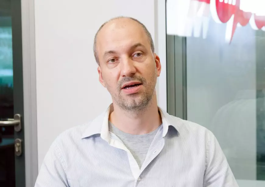 INTERVIU. Psihoterapeut, despre consumul de droguri la elevi: „Prevenirea nu se face cu polițiști la clasă. Asta slujește doar politicienilor și șefilor de instituție”