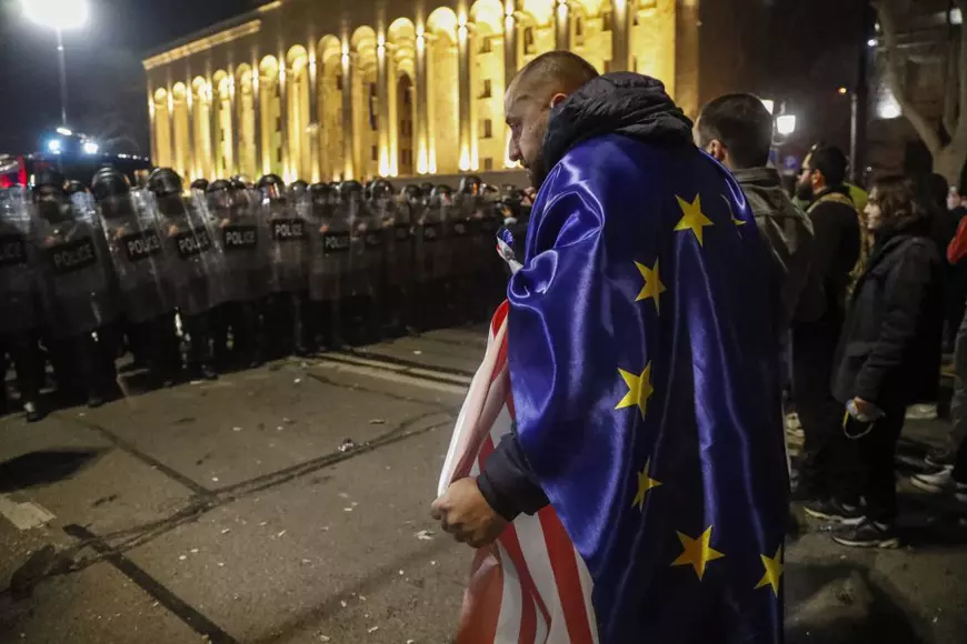 INTERVIU. Ce se întâmplă, de fapt, în Georgia, țara „condusă de un oligarh” unde oamenii au ieșit violent în stradă: „Puterea de aici nu este nici pro-Kremlin și nici pro-UE, ci pro-bani”