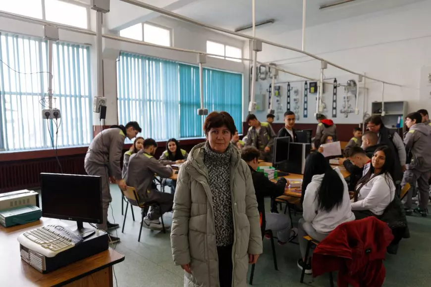 Fetele care se pregătesc să devină electriciene: „De mică îl urmăream cu atenție pe unchiul meu făcând circuite și mi-am dorit și eu”