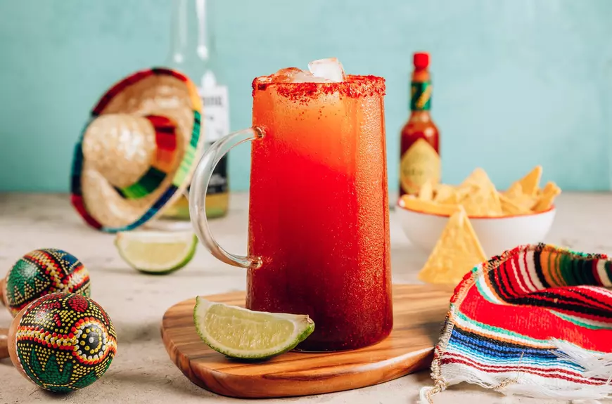 Cocktail mexican Michelada cu sos Cholula