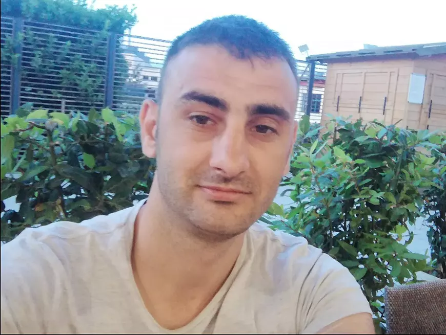 Zidar român executat în stil mafiot pe stradă, în Italia, după ce soția lui a ajutat-o pe nevasta unui infractor albanez să-l părăsească