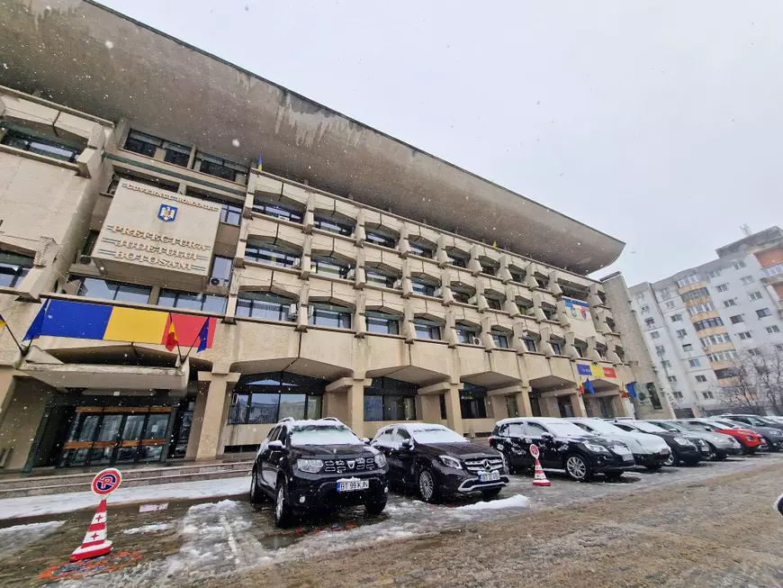 REPORTAJ. „Cum să vorbească femeile din PSD când șefa lor, Doina Federovici, l-a propulsat pe Budăi?” Portretul ministrului botoșănean la el acasă 