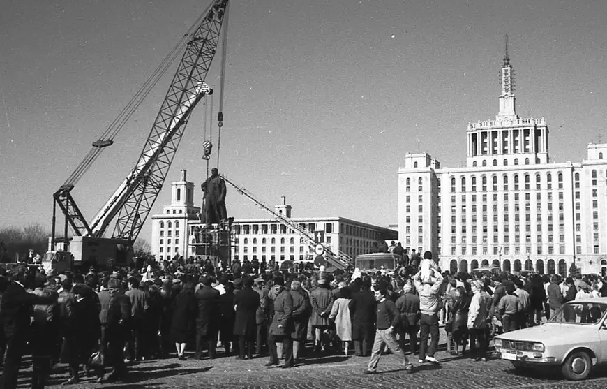 Am găsit statuia lui Lenin din București! Este păzită cu 15 câini într-o locație secretă, de frica hoților de fier vechi. „Nu poate fi topită, e o operă de artă”