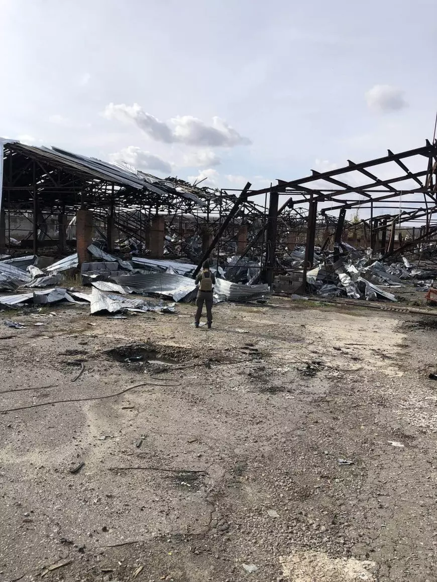 EXCLUSIV. Viața nouă a unei femei blânde care acum luptă în Ucraina și filmează un documentar. Când a văzut copii dezmembrați și jucării acoperite de sânge, s-a oferit voluntar în Garda Națională