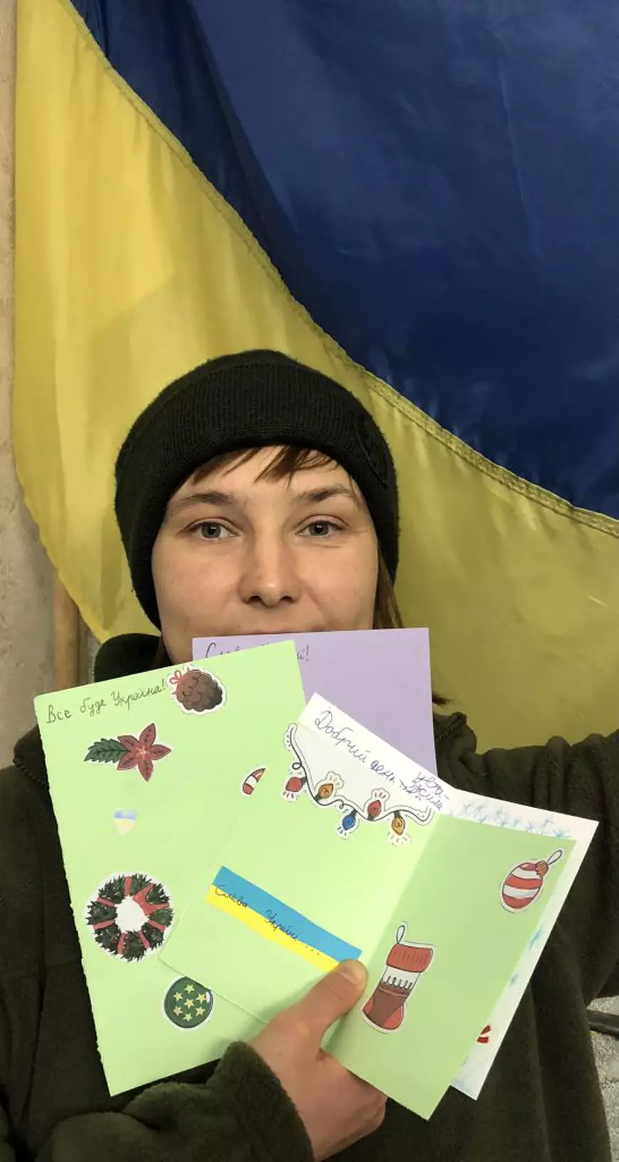 EXCLUSIV. Viața nouă a unei femei blânde care acum luptă în Ucraina și filmează un documentar. Când a văzut copii dezmembrați și jucării acoperite de sânge, s-a oferit voluntar în Garda Națională