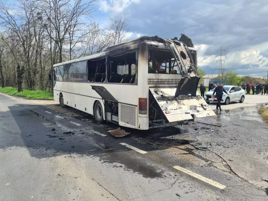 Un autocar cu 40 de oameni la bord a luat foc în mers, în Timișoara