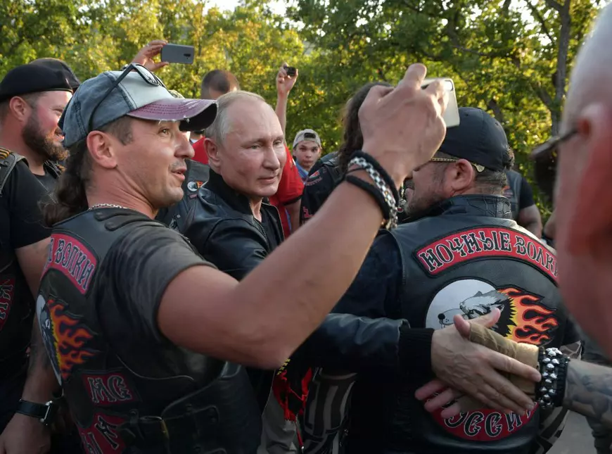„Lupii nopții”, motocicliștii ultranaționaliști prieteni cu Vladimir Putin, au plecat într-un „raliu patriotic” de la Moscova spre Berlin