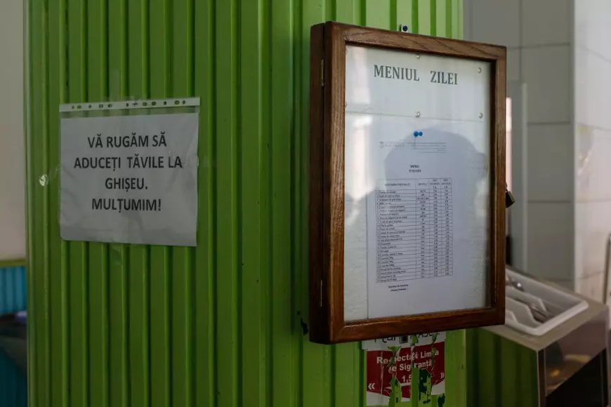 Nu doar seniorii își schimbă meniul din cauza inflației. Cât îi costă pe studenți să mănânce la o cantină universitară