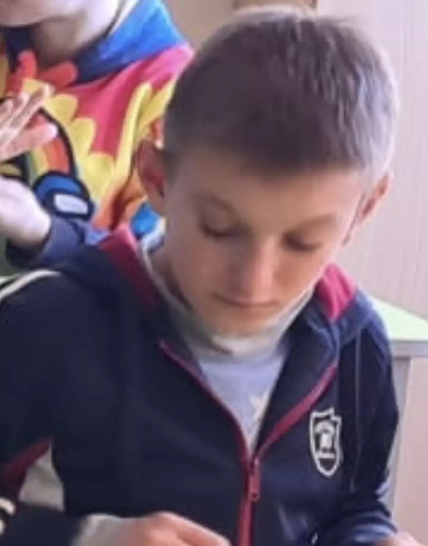 Un băiat de 13 ani a dispărut din curtea Şcolii Speciale „Maria Montessori” din Bacău. Poliția cere ajutorul populației