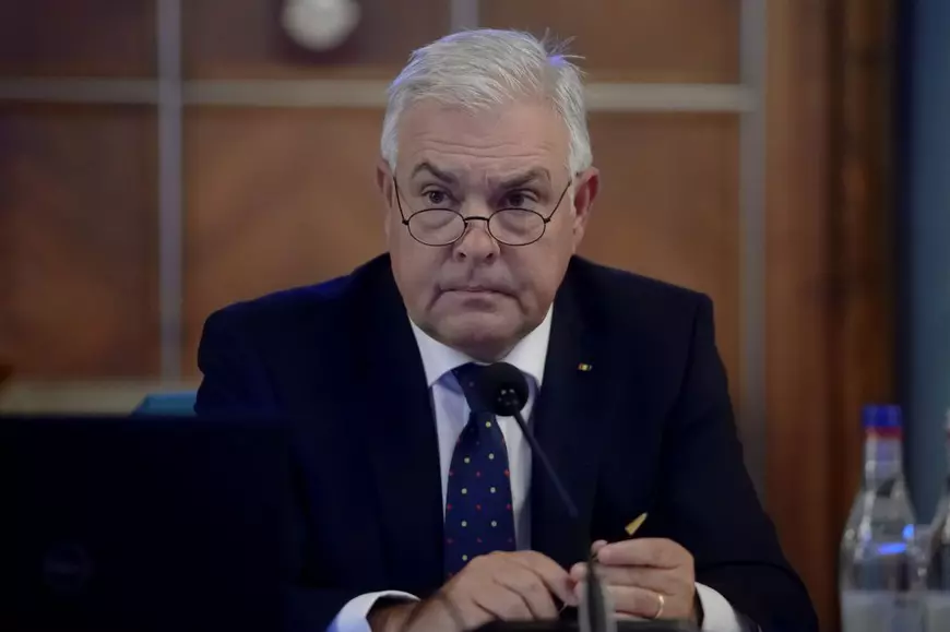 Armata cere Parlamentului acordul să cumpere submarine, nave de tip vânător de mine și să modernizeze navele purtătoare de rachete