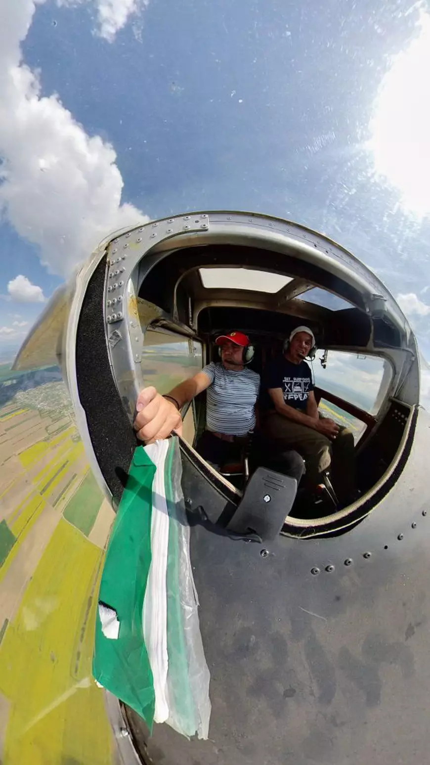 Mami, cel mai în vârstă pilot în activitate din România, a împlinit 70 de ani. De zbor